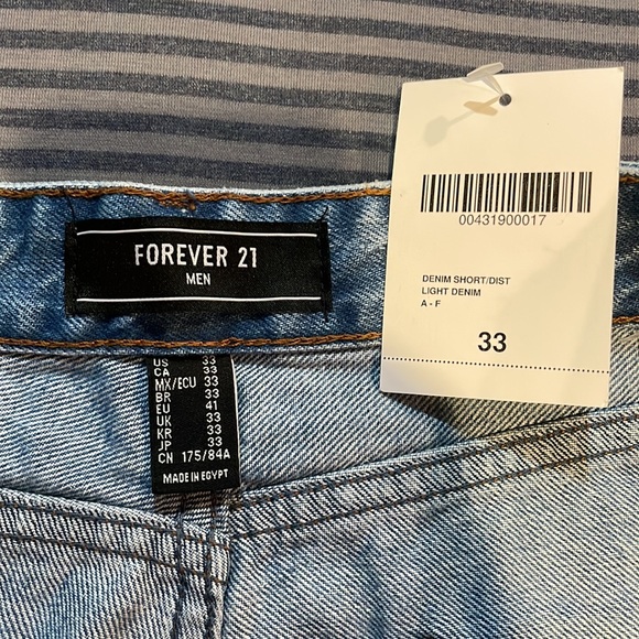 NWT Distressed jean shorts forever 21 size 33 men - Picture 2 of 5